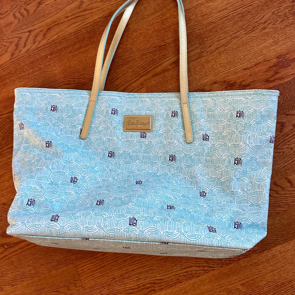 Lilly Pulitzer Resort Beach Tote Bag in Shorely Blue Pattern Pool Vacation